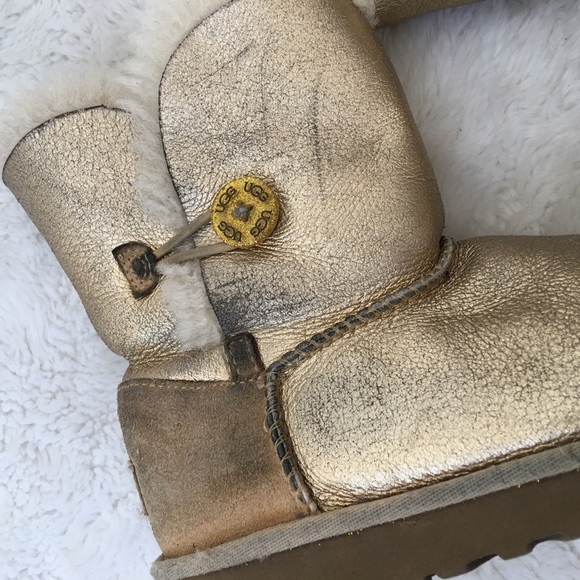 UGG Girl One Button Gold Boots Size 2 - Picture 8 of 15